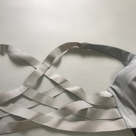 Victoria Secret Knock Out High Impact Sports Bra - Picture 6 of 8